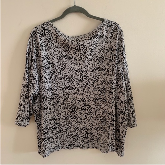 ** Sold ** Avenue 3/4 sleeve blouse - Picture 4 of 4